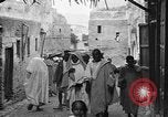 Image Medjillah champs pétrolifères Tliouanet Algérie, 1926, de la seconde 44 séquences d'archives historiques vidéo 65675050511