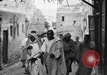 Image Medjillah champs pétrolifères Tliouanet Algérie, 1926, de la seconde 45 séquences d'archives historiques vidéo 65675050511