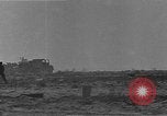 Standbild British 8th Army Tanks Nordafrika, 1942, aus Sekunde 44 historischem Filmmaterial Videoclip 65675050513