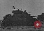Standbild British 8th Army Tanks Nordafrika, 1942, aus Sekunde 52 historischem Filmmaterial Videoclip 65675050513