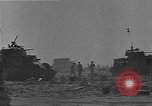 Standbild British 8th Army Tanks Nordafrika, 1942, aus Sekunde 55 historischem Filmmaterial Videoclip 65675050513