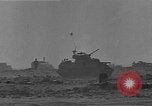 Standbild British 8th Army Tanks Nordafrika, 1942, aus Sekunde 60 historischem Filmmaterial Videoclip 65675050513