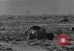 Standbild britischen Lkw Nordafrika, 1941, aus Sekunde 17 historischem Filmmaterial Videoclip 65675050514