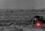 Standbild britischen Lkw Nordafrika, 1941, aus Sekunde 18 historischem Filmmaterial Videoclip 65675050514