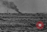 Standbild britischen Lkw Nordafrika, 1941, aus Sekunde 46 historischem Filmmaterial Videoclip 65675050514