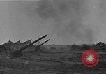 Standbild getarnt Geschützen Nordafrika, 1941, aus Sekunde 3 historischem Filmmaterial Videoclip 65675050515