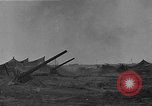 Standbild getarnt Geschützen Nordafrika, 1941, aus Sekunde 5 historischem Filmmaterial Videoclip 65675050515