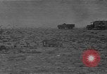Image camions britanniques en Afrique du Nord, 1941, de la seconde 58 séquences d'archives historiques vidéo 65675050516
