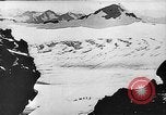 Standbild German Mountain troopers in Betrieb im Schnee während Zweiten Weltkrieg Kaukasus, 1943, aus Sekunde 1 historischem Filmmaterial Videoclip 65675050523