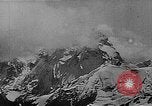 Standbild German Mountain troopers in Betrieb im Schnee während Zweiten Weltkrieg Kaukasus, 1943, aus Sekunde 30 historischem Filmmaterial Videoclip 65675050523