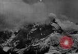 Standbild German Mountain troopers in Betrieb im Schnee während Zweiten Weltkrieg Kaukasus, 1943, aus Sekunde 32 historischem Filmmaterial Videoclip 65675050523