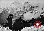 Standbild German Mountain troopers in Betrieb im Schnee während Zweiten Weltkrieg Kaukasus, 1943, aus Sekunde 35 historischem Filmmaterial Videoclip 65675050523