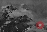 Standbild German Mountain troopers in Betrieb im Schnee während Zweiten Weltkrieg Kaukasus, 1943, aus Sekunde 41 historischem Filmmaterial Videoclip 65675050523