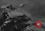 Standbild German Mountain troopers in Betrieb im Schnee während Zweiten Weltkrieg Kaukasus, 1943, aus Sekunde 43 historischem Filmmaterial Videoclip 65675050523