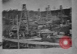Standbild Bohren von Öl United States USA, 1923, aus Sekunde 42 historischem Filmmaterial Videoclip 65675050524