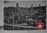 Standbild Bohren von Öl United States USA, 1923, aus Sekunde 44 historischem Filmmaterial Videoclip 65675050524