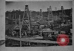 Standbild Bohren von Öl United States USA, 1923, aus Sekunde 45 historischem Filmmaterial Videoclip 65675050524