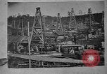 Standbild Bohren von Öl United States USA, 1923, aus Sekunde 46 historischem Filmmaterial Videoclip 65675050524