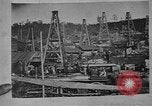 Standbild Bohren von Öl United States USA, 1923, aus Sekunde 47 historischem Filmmaterial Videoclip 65675050524