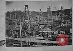 Standbild Bohren von Öl United States USA, 1923, aus Sekunde 48 historischem Filmmaterial Videoclip 65675050524