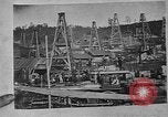 Standbild Bohren von Öl United States USA, 1923, aus Sekunde 49 historischem Filmmaterial Videoclip 65675050524