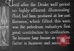 Immagine di Lampada di kerosene usato per l'illuminazione United States USA, 1921, secondo 14 filmato di repertorio 65675050526
