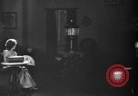 Immagine di Lampada di kerosene usato per l'illuminazione United States USA, 1921, secondo 30 filmato di repertorio 65675050526
