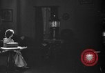 Immagine di Lampada di kerosene usato per l'illuminazione United States USA, 1921, secondo 31 filmato di repertorio 65675050526