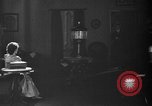 Immagine di Lampada di kerosene usato per l'illuminazione United States USA, 1921, secondo 34 filmato di repertorio 65675050526