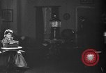 Immagine di Lampada di kerosene usato per l'illuminazione United States USA, 1921, secondo 36 filmato di repertorio 65675050526