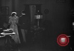 Immagine di Lampada di kerosene usato per l'illuminazione United States USA, 1921, secondo 51 filmato di repertorio 65675050526