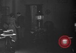 Immagine di Lampada di kerosene usato per l'illuminazione United States USA, 1921, secondo 53 filmato di repertorio 65675050526