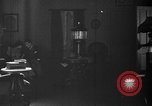 Immagine di Lampada di kerosene usato per l'illuminazione United States USA, 1921, secondo 59 filmato di repertorio 65675050526