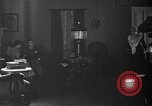 Immagine di Lampada di kerosene usato per l'illuminazione United States USA, 1921, secondo 60 filmato di repertorio 65675050526