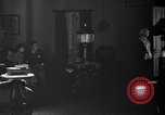 Immagine di Lampada di kerosene usato per l'illuminazione United States USA, 1921, secondo 61 filmato di repertorio 65675050526
