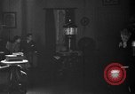 Immagine di Lampada di kerosene usato per l'illuminazione United States USA, 1921, secondo 62 filmato di repertorio 65675050526