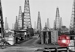 Image raffinerie de pétrole United States USA, 1923, de la seconde 32 séquences d'archives historiques vidéo 65675050535
