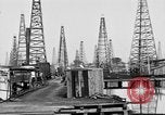 Image raffinerie de pétrole United States USA, 1923, de la seconde 33 séquences d'archives historiques vidéo 65675050535