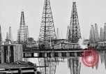 Image raffinerie de pétrole United States USA, 1923, de la seconde 36 séquences d'archives historiques vidéo 65675050535
