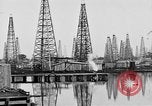 Image raffinerie de pétrole United States USA, 1923, de la seconde 37 séquences d'archives historiques vidéo 65675050535