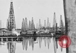 Image raffinerie de pétrole United States USA, 1923, de la seconde 40 séquences d'archives historiques vidéo 65675050535