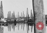 Image raffinerie de pétrole United States USA, 1923, de la seconde 41 séquences d'archives historiques vidéo 65675050535
