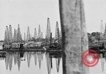 Image raffinerie de pétrole United States USA, 1923, de la seconde 42 séquences d'archives historiques vidéo 65675050535