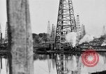 Image raffinerie de pétrole United States USA, 1923, de la seconde 46 séquences d'archives historiques vidéo 65675050535
