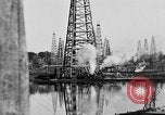 Image raffinerie de pétrole United States USA, 1923, de la seconde 47 séquences d'archives historiques vidéo 65675050535