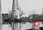 Image raffinerie de pétrole United States USA, 1923, de la seconde 48 séquences d'archives historiques vidéo 65675050535