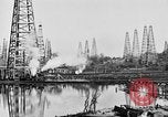 Image raffinerie de pétrole United States USA, 1923, de la seconde 50 séquences d'archives historiques vidéo 65675050535