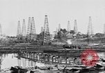 Image raffinerie de pétrole United States USA, 1923, de la seconde 54 séquences d'archives historiques vidéo 65675050535