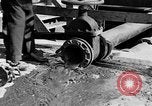 Standbild Reinigung von öl Rohrleitungen United States USA, 1923, aus Sekunde 46 historischem Filmmaterial Videoclip 65675050552