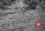 Standbild Stufen in die Ölförderung Mexiko, 1926, aus Sekunde 22 historischem Filmmaterial Videoclip 65675050556